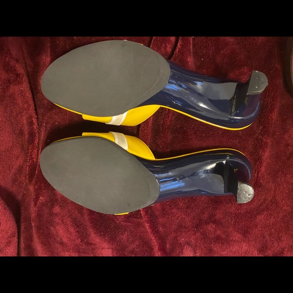 Heels - Picture 3 of 3